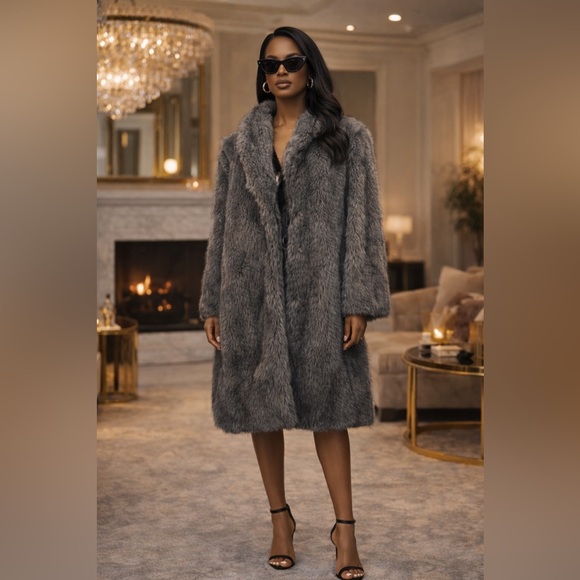 Glitz Jackets & Blazers - Platinum Empress Fur Coat 💎
